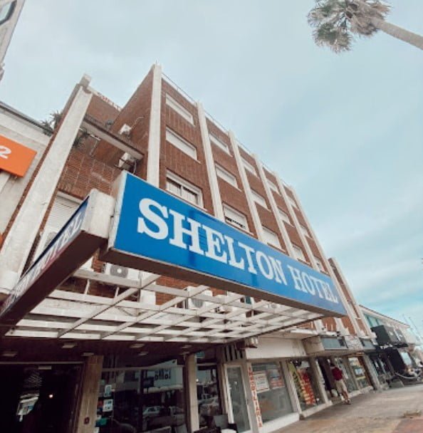 Entrada del Hotel Shelton